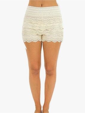 High-Waist Scallop Lace Shorts - Cream